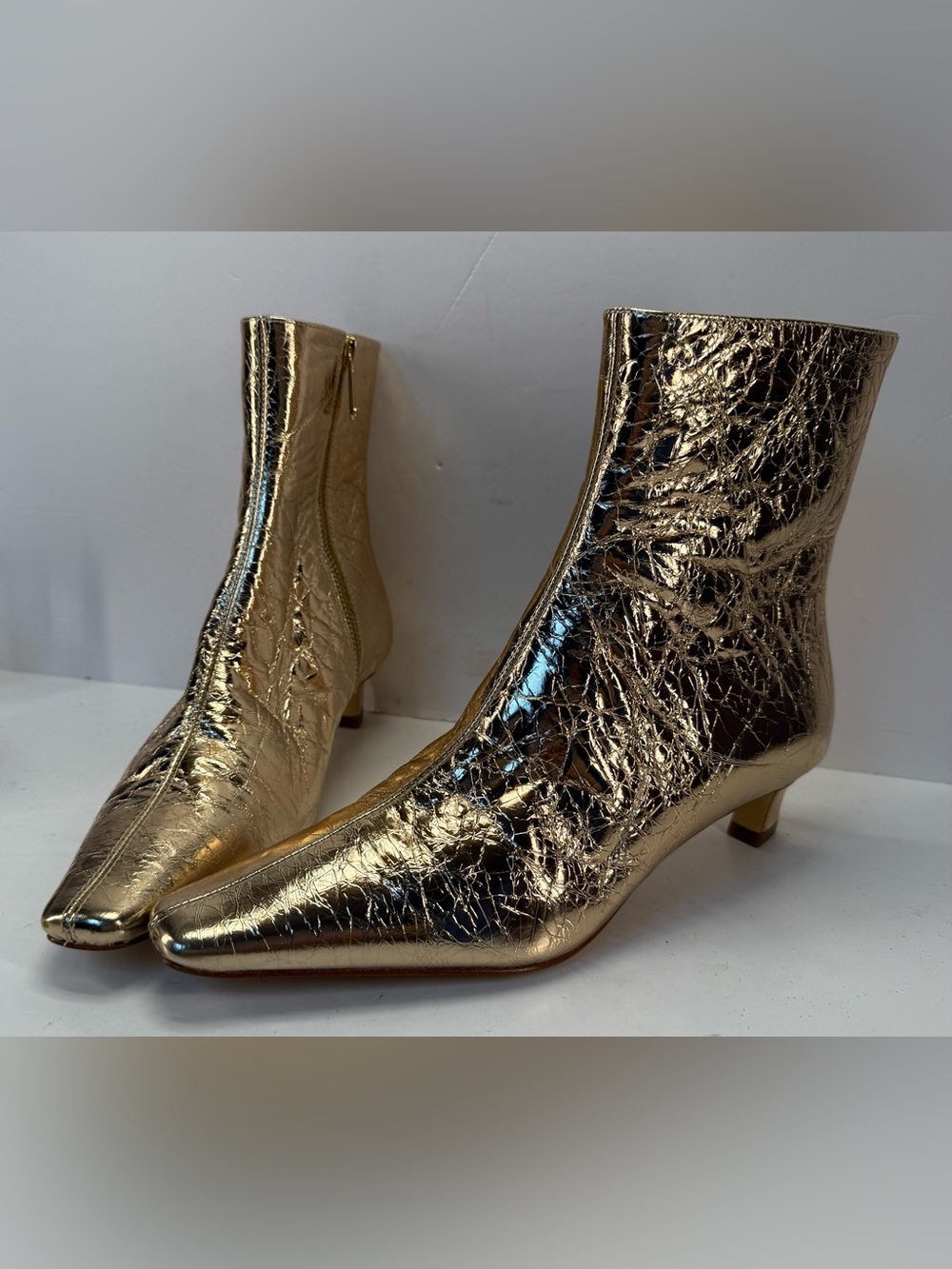 Michael Kors Crinkled Metallic Gold pointed toe Ankle Booties women’s size 6.5 - Picture 2 of 16